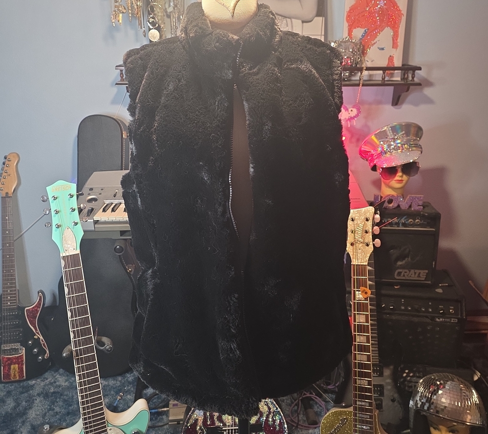 Source Unknown Black Teddy Vest